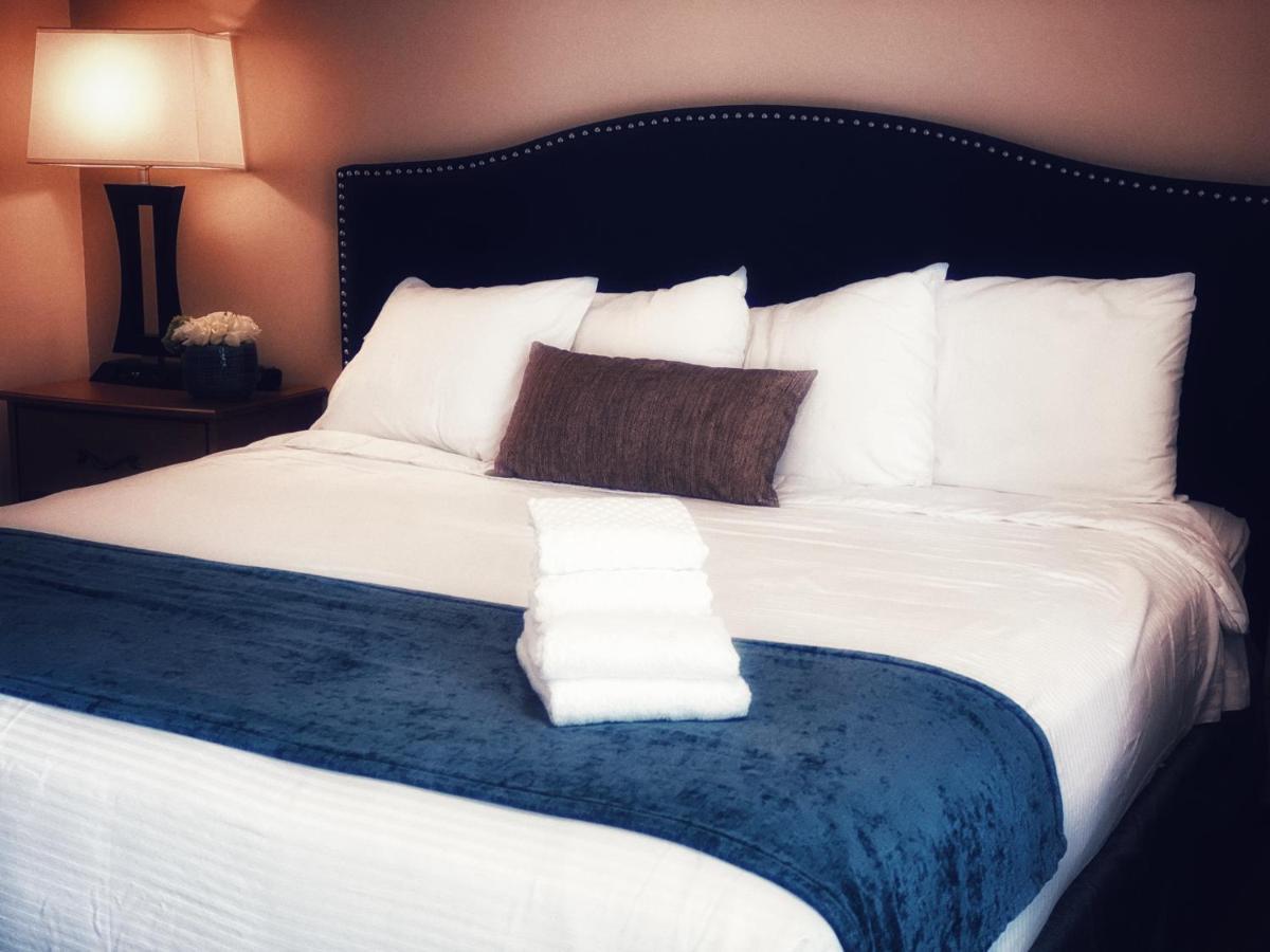 Bay Lodging Resort Put-in-Bay Bagian luar foto