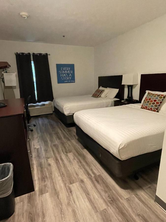 Bay Lodging Resort Put-in-Bay Bagian luar foto