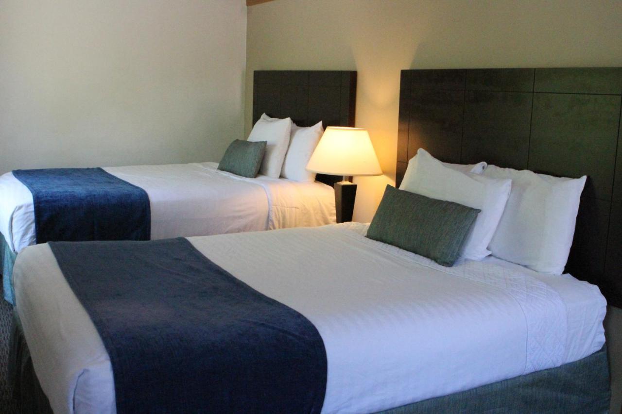 Bay Lodging Resort Put-in-Bay Bagian luar foto